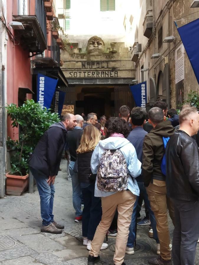 Non Ci Resta Che Napoli Acomodação com café da manhã Exterior foto