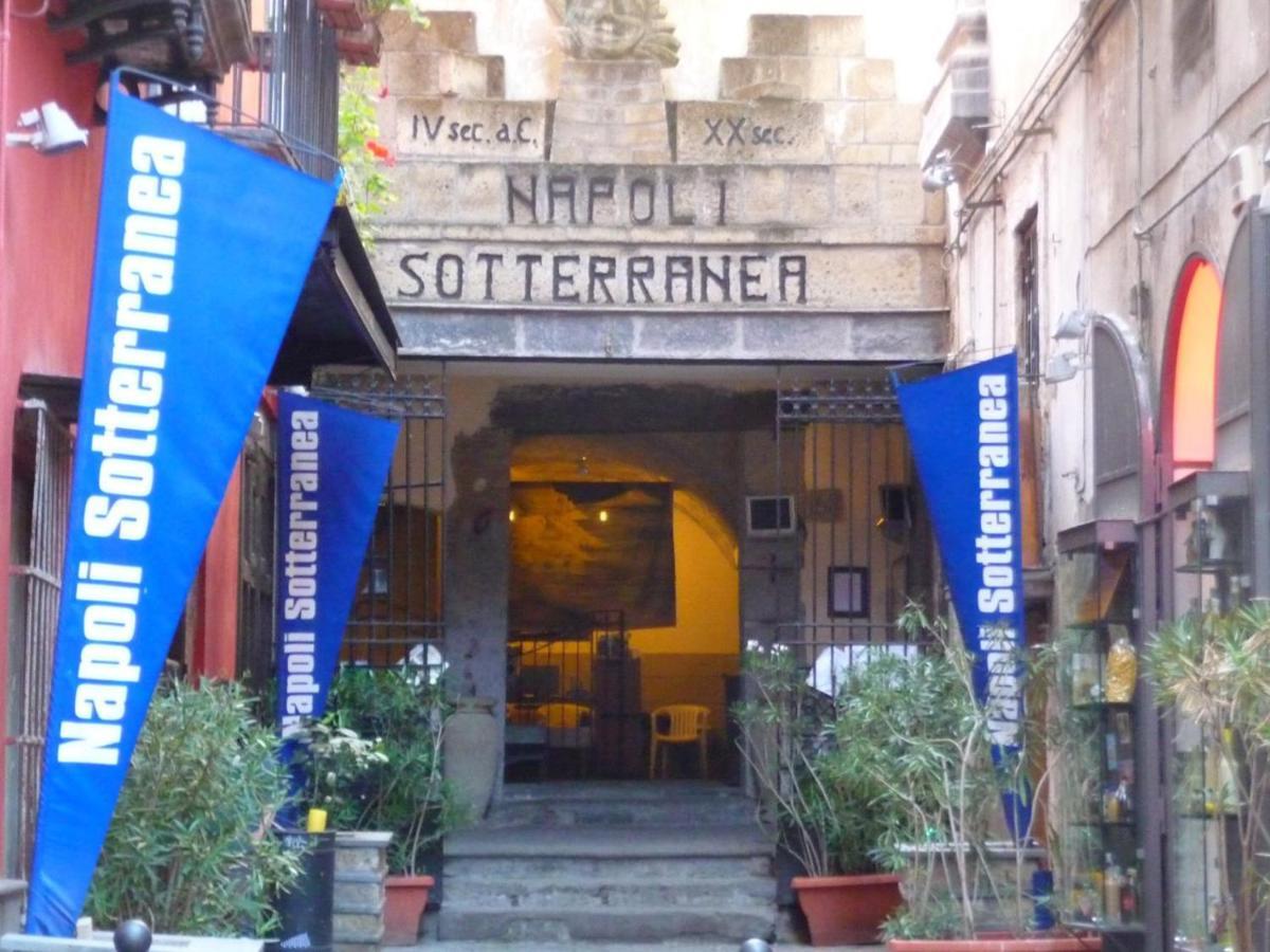 Non Ci Resta Che Napoli Acomodação com café da manhã Exterior foto